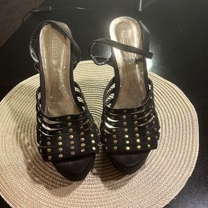 Black and gold stiletto